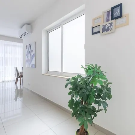 Apartment Penthouse With Side Sea View *