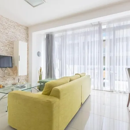 Apartment Penthouse With Side Sea View *