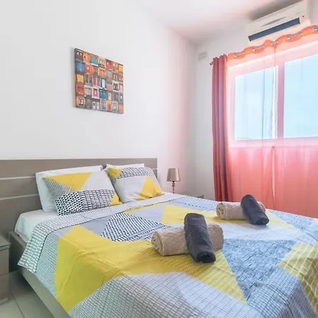 Apartamento Penthouse With Side Sea View