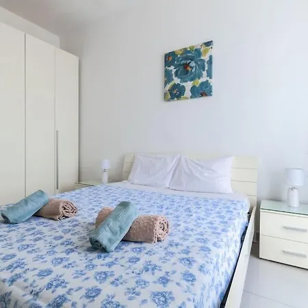 Penthouse With Side Sea View St Paul's Bay