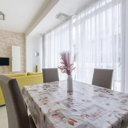 Penthouse With Side Sea View Apartment *
